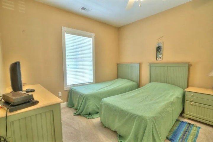 Room 5 of 18