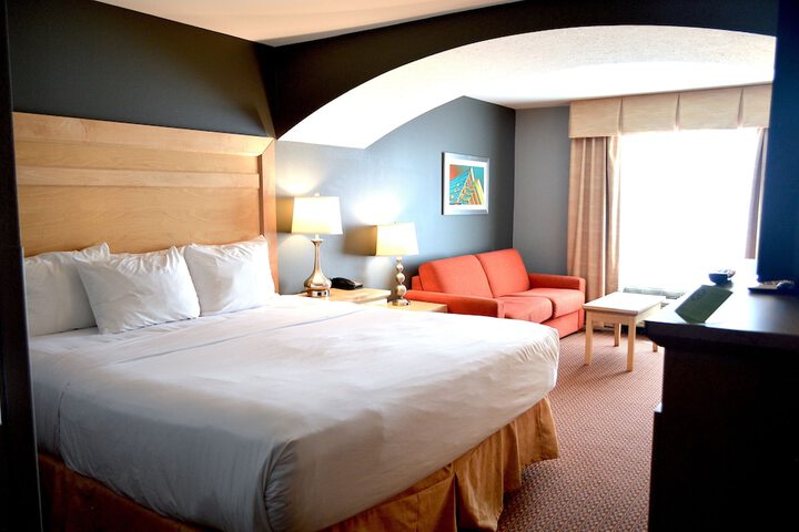 1 King Bed (3 of 12)
