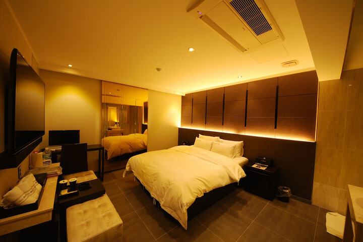 Room 8 of 44