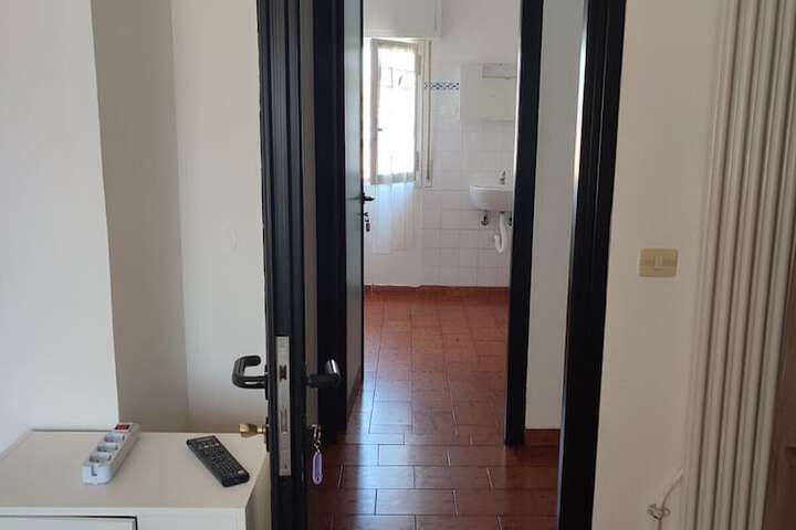 Room 13 of 30