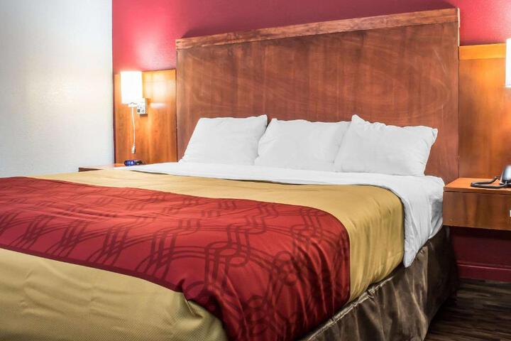 Standard | King Bed (7 of 9)