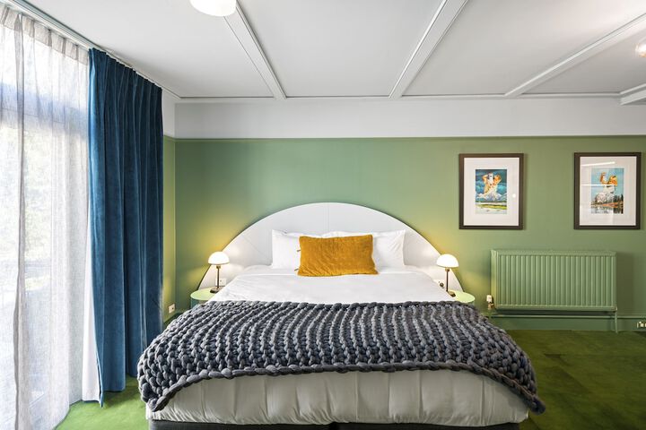 Room 3 of 32