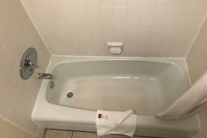 1 King Bed (5 of 10)