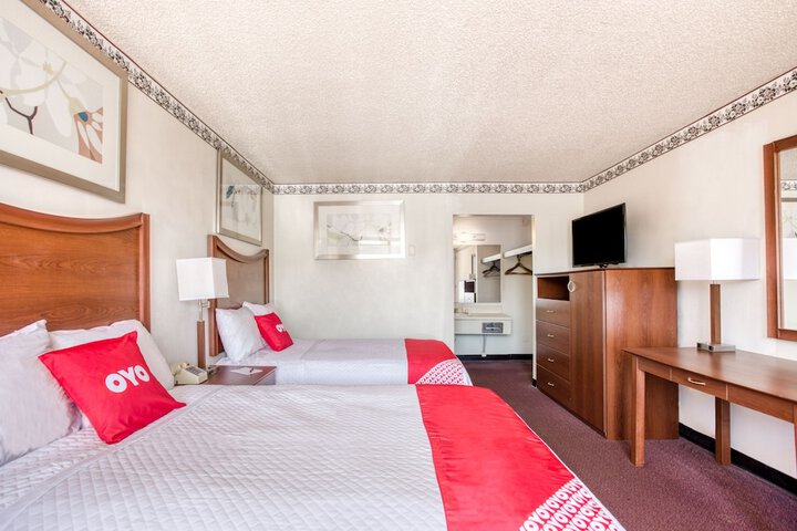 2 Double Beds (6 of 9)