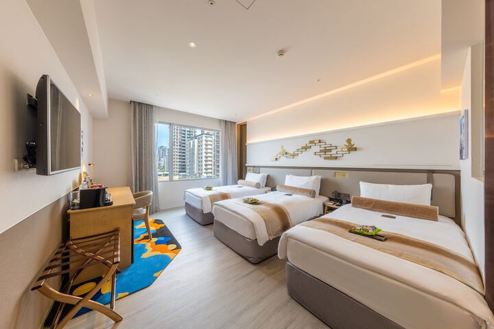 Room 9 of 32