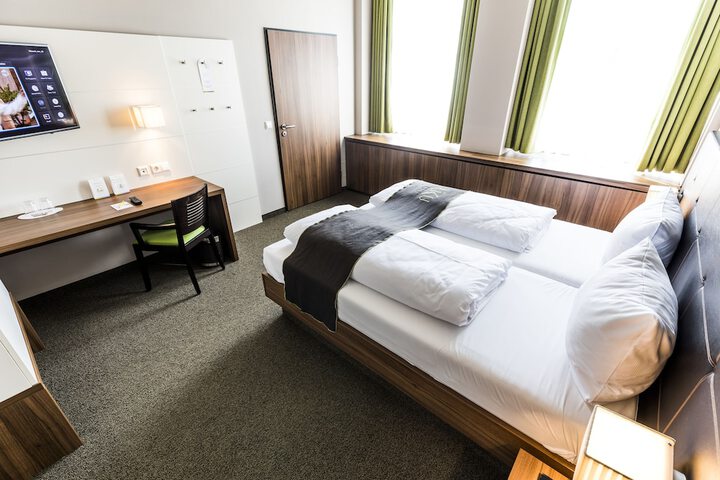 Room 10 of 38
