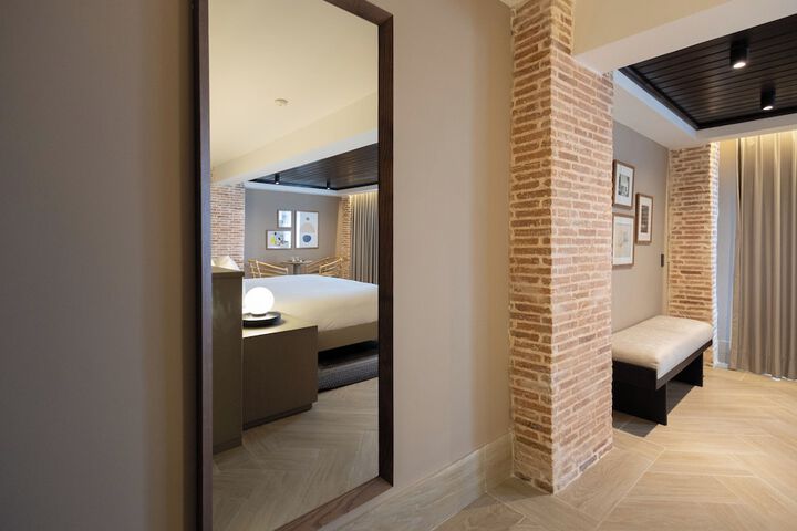 Room 34 of 71