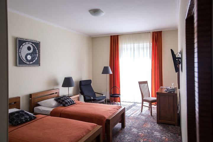 Room 10 of 75