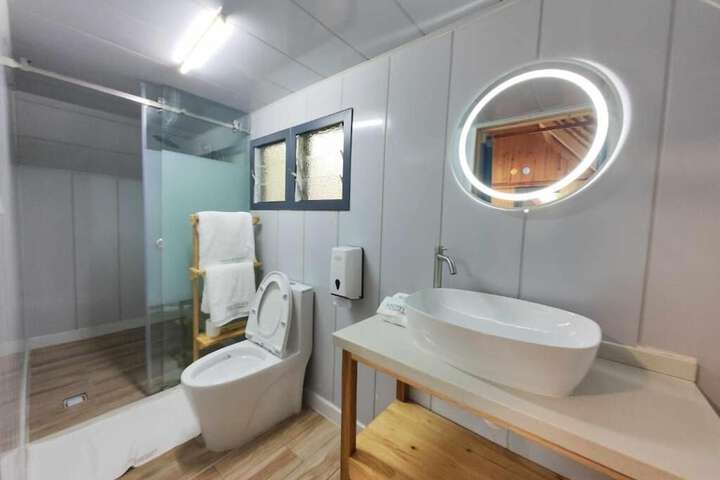 Room 8 of 34