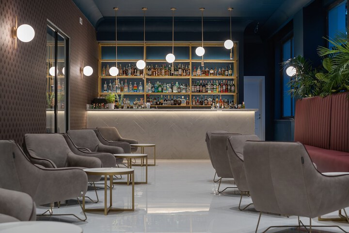 Lounge 168 of 211