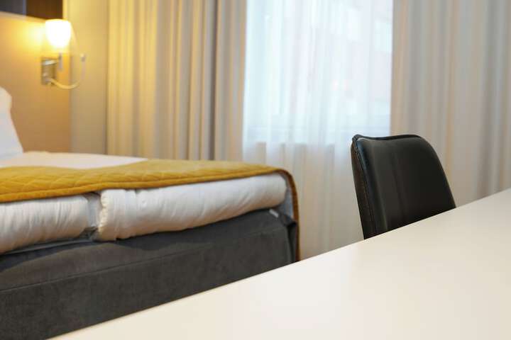 Room 26 of 100