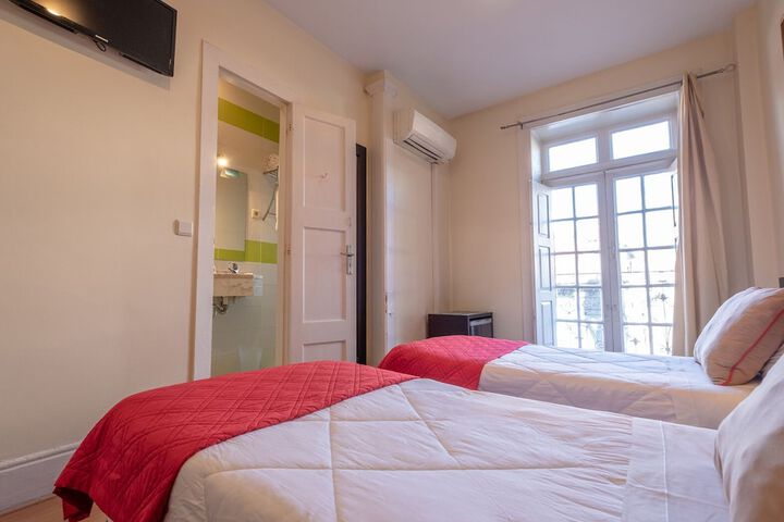 Room 10 of 36