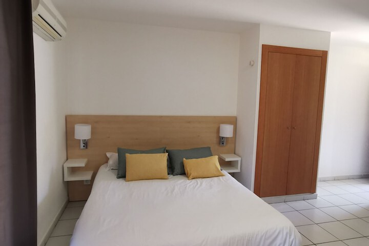 Room 10 of 38