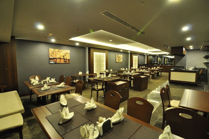Dining 50 of 61