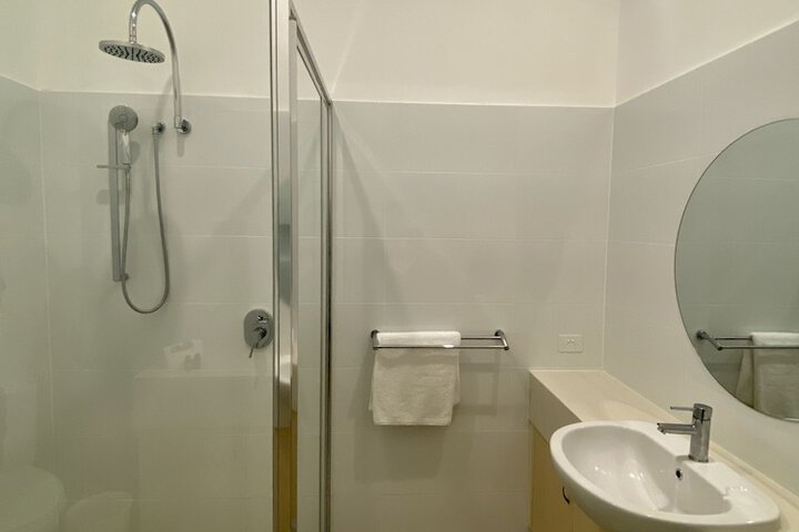 Room 32 of 49