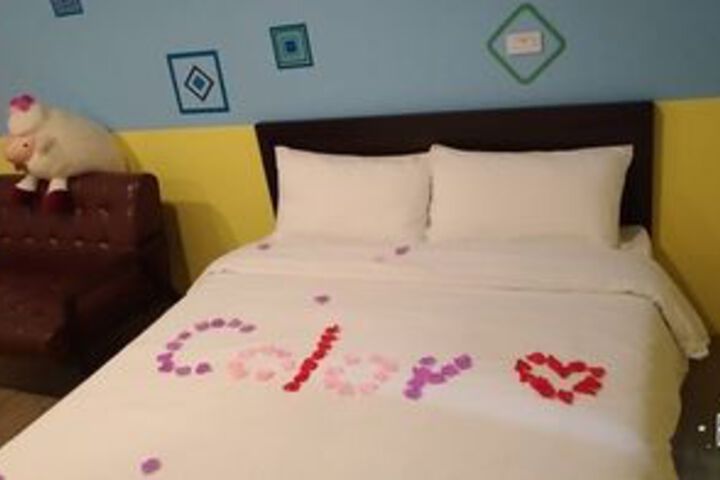 Room 7 of 16