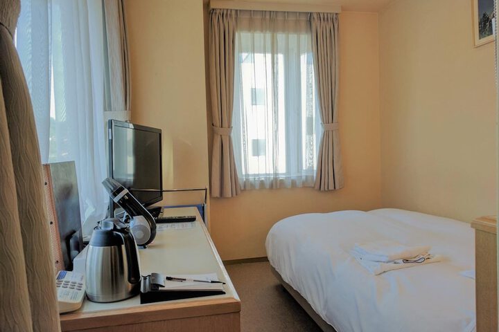 Room 6 of 42