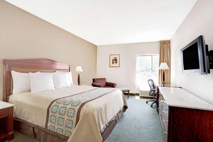 1 King Bed (1 of 10)