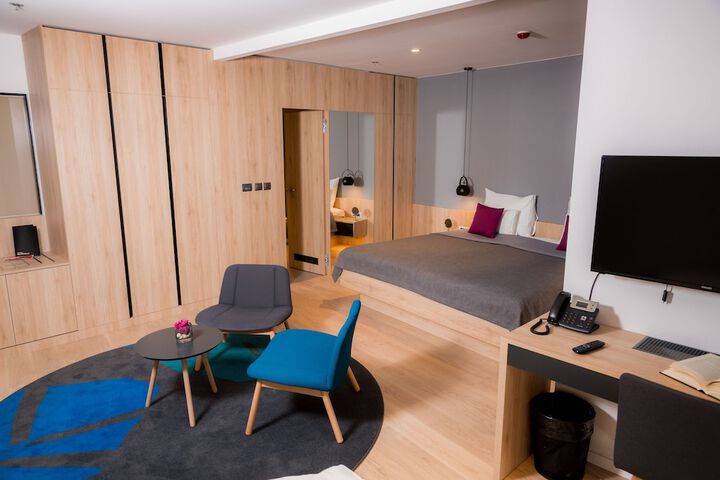 Room 8 of 73