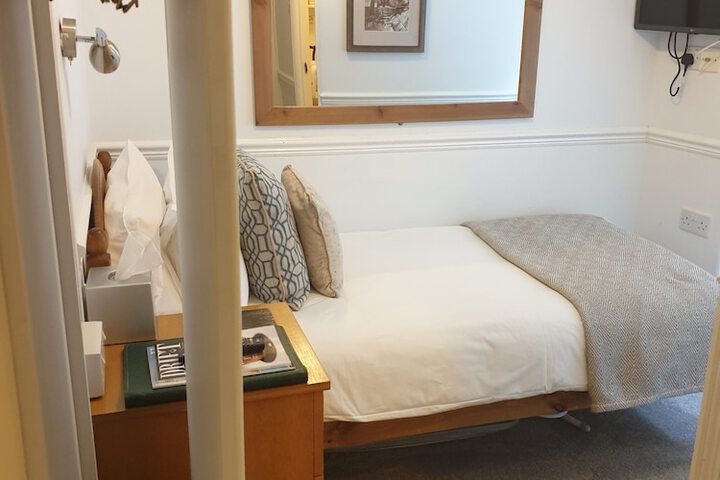 Room 52 of 122