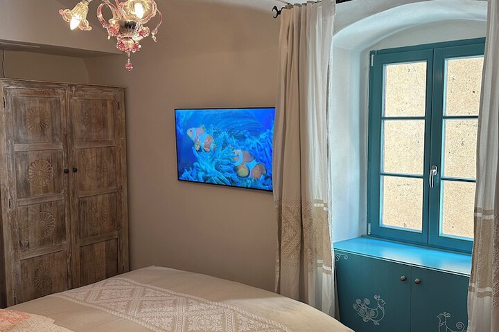 Room 2 of 69