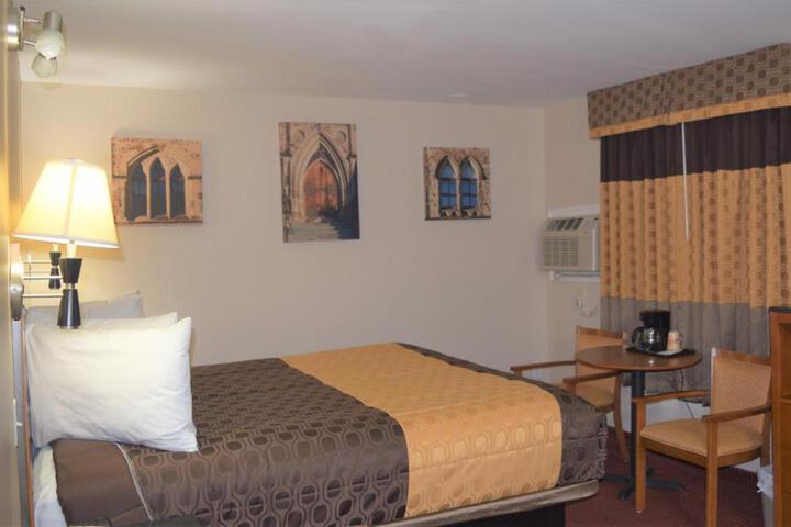 Standard Room, King or Two Doubles (8 of 8)