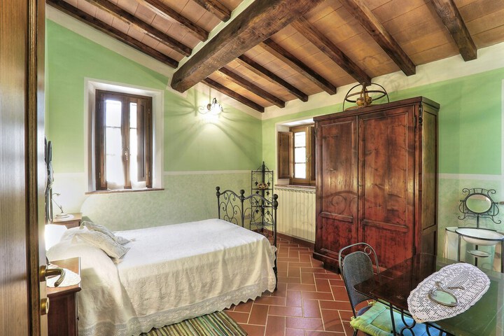 Room 5 of 36