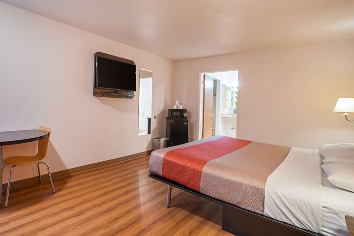 Room 5 of 20
