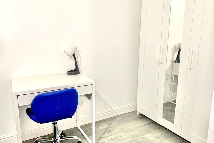 Room 6 of 24