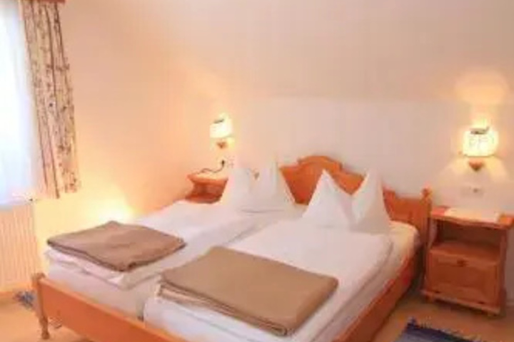 Room 4 of 15