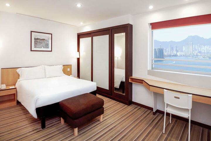 Room 34 of 90