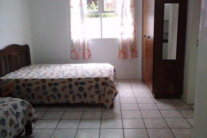 Room 5 of 9