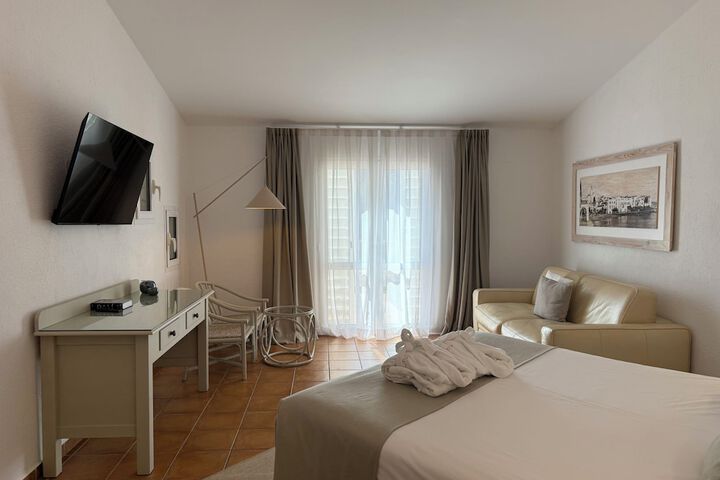 Room 15 of 62