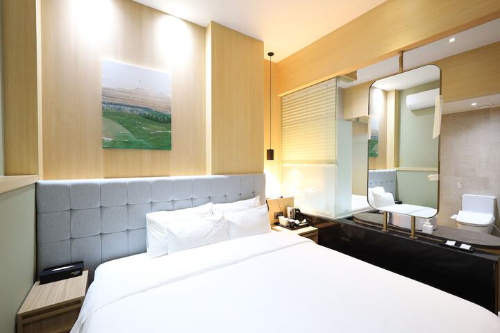 Room 4 of 17