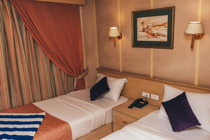 Room 12 of 19