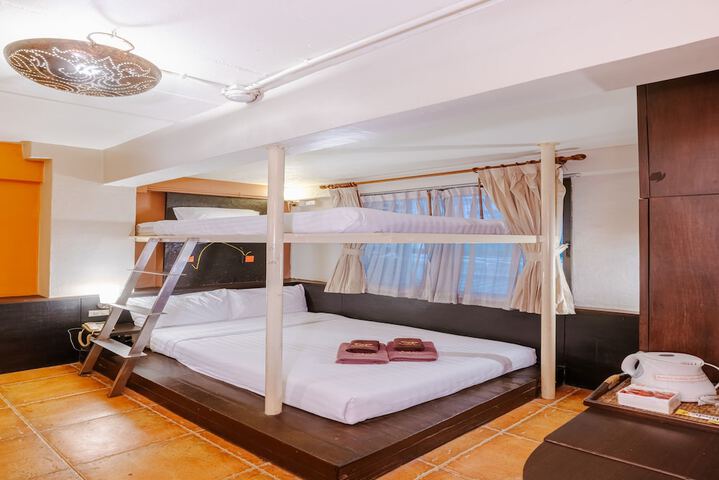 Room 21 of 53