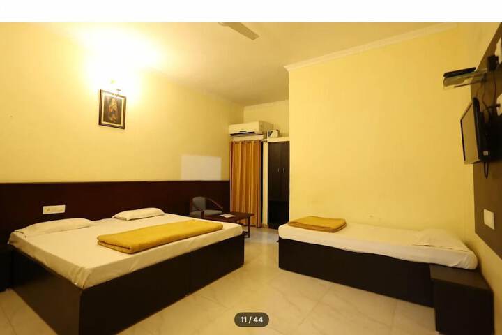 Room 8 of 18