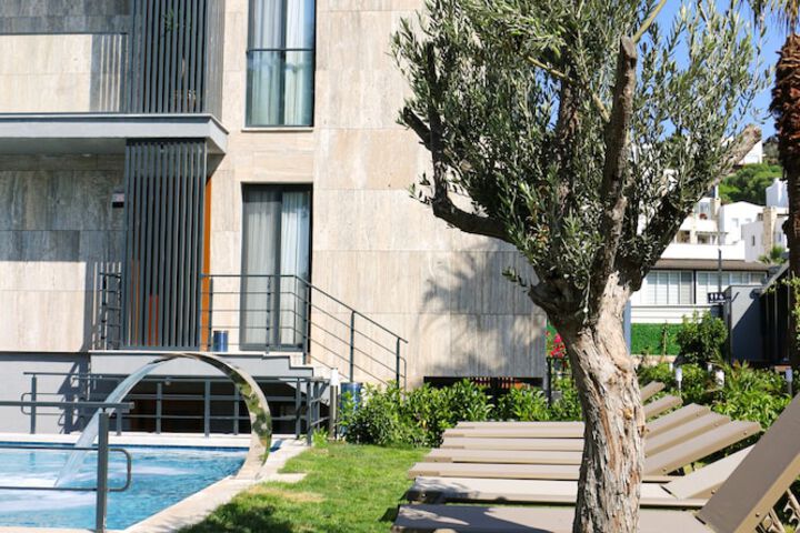 Hotel Exterior 46 of 61