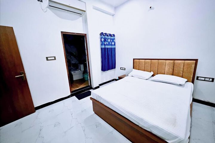 Room 2 of 17
