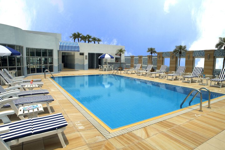Hotel with Pool