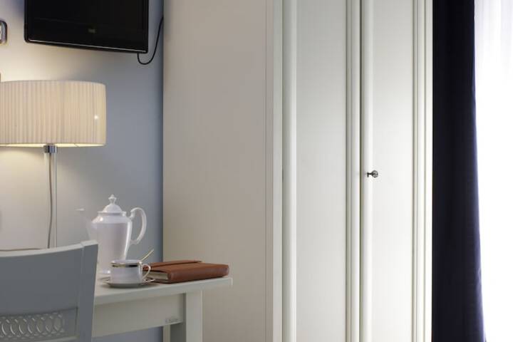 Room 7 of 48