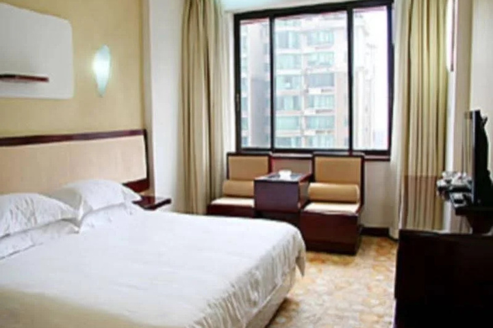 Room 4 of 7