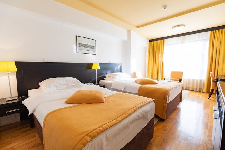 Room 3 of 37