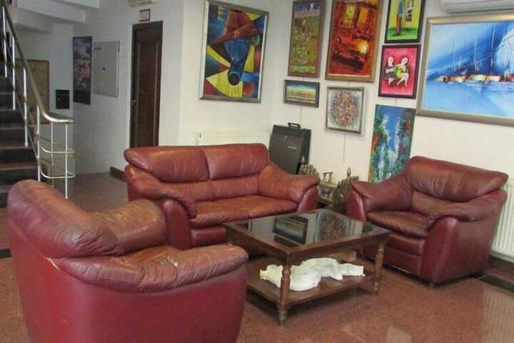 Lounge 50 of 72