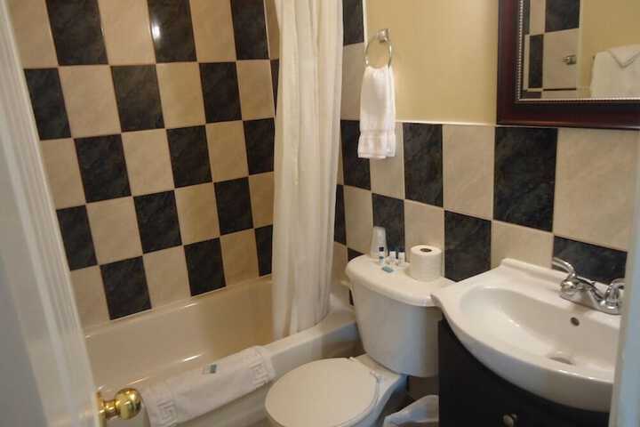 Double Deluxe 2 Queen Beds (2 of 4)