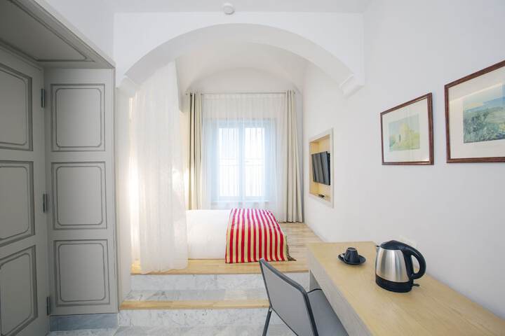 Room 3 of 22