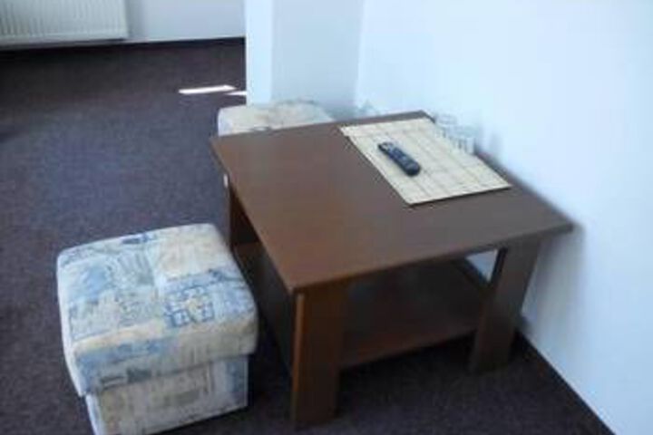 Room 13 of 20