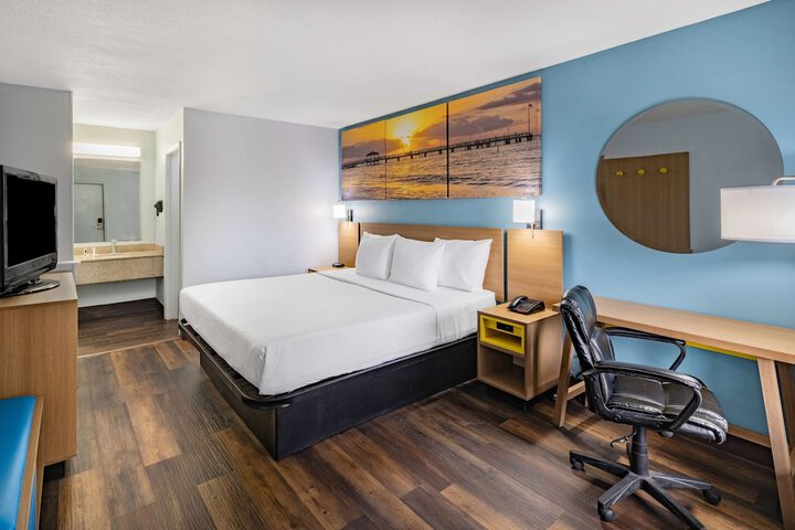 Room 10 of 35