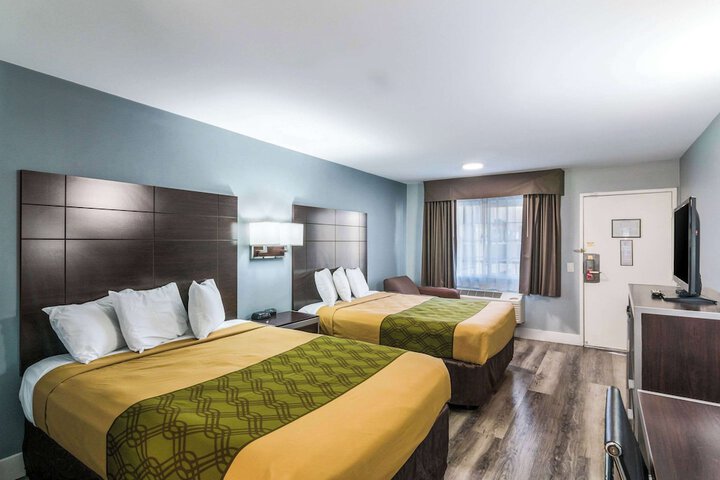 2 Queen Beds (5 of 6)