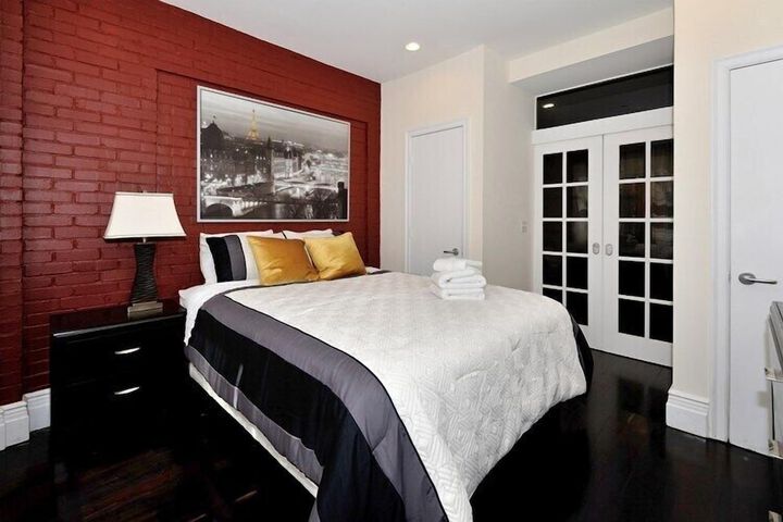 Room 9 of 324